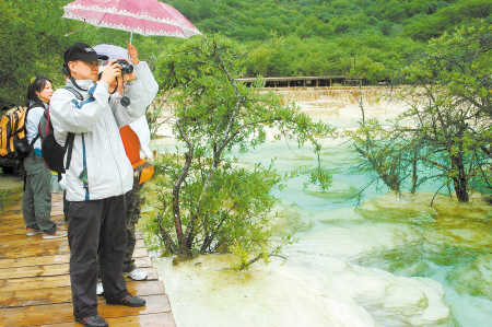 旅行社安排黑导游带团查到会怎么办（旅行团对接黑导游）