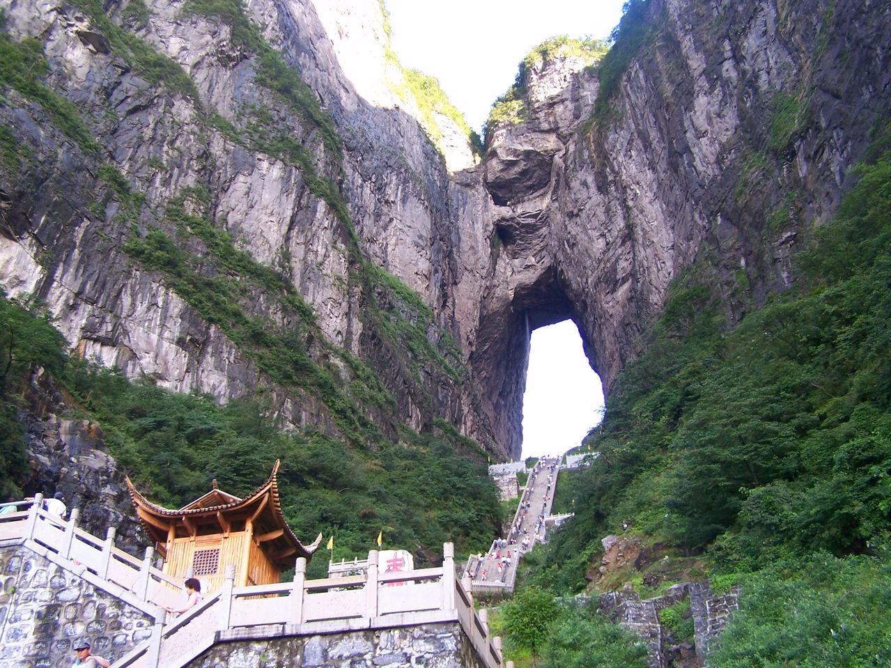 2000块钱去广州可以旅游几天呢怎么玩比较划算呢求旅游攻略,在广州想和女朋友去三亚旅游第一次去旅游求攻略谢谢各位费用两个人在56千左右去大概34天