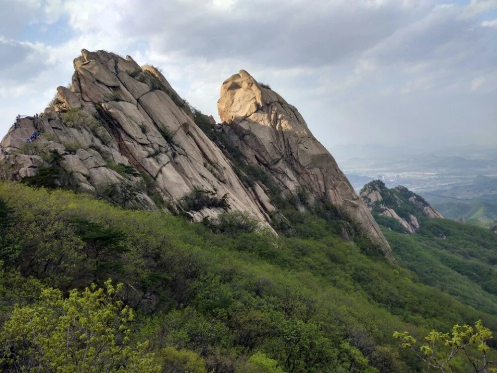 我是抚顺的想去凤凰山一天行程麻烦帮我设计一个既省钱玩的又好的计划注意事项都告诉我一下（凤凰山温泉一日游）