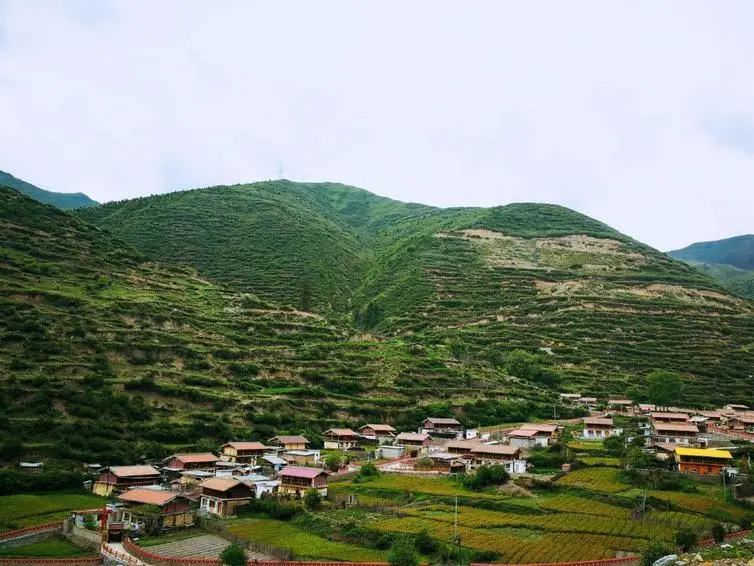 青海和甘肃有什么好玩的适合旅游的景点（甘肃青海旅游景点大全）