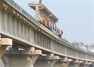 请问有谁知道连盐铁路什么时候开始建