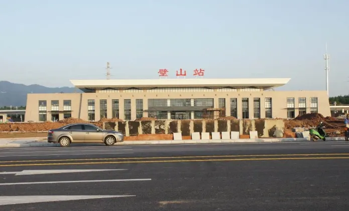 璧山地铁1号线早上多少钟出法（璧山地铁站站前广场）