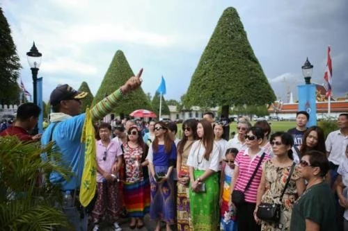 跟团旅游骗局,大家千万不要去云南跟团旅游是个大骗局购物圈套！！！我们在老家通