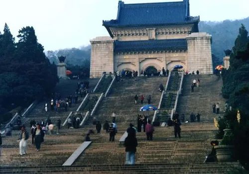 请你为旅游景点设置一个有创意的标志牌（旅游景点标志牌）