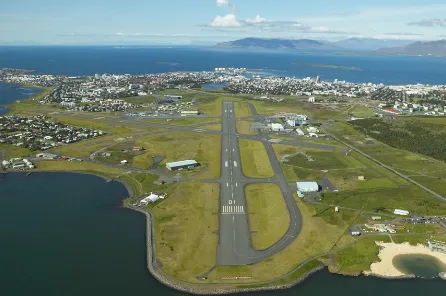 从冰岛凯夫拉维克国际机场（Keflavík營nternational燗irport）如何前往雷克雅未克（凯夫拉维克机场免税店）