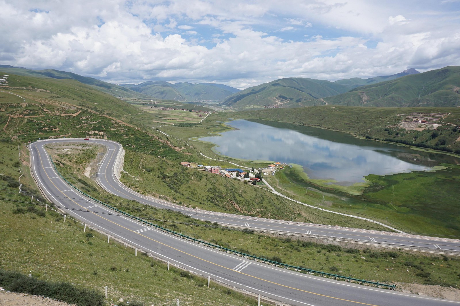 自驾路风景,有哪些风景绝美的自驾线路