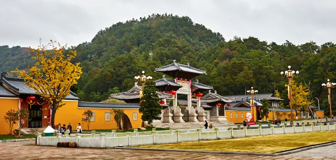 奉化周边一日游,急！要去奉化一日游去溪口一天能玩完吗大概可以玩哪几处需要买通票吗