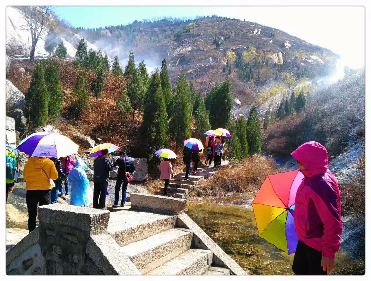 想去秦岭彩虹谷玩周边有住宿的地方没（秦岭彩虹谷一日游）