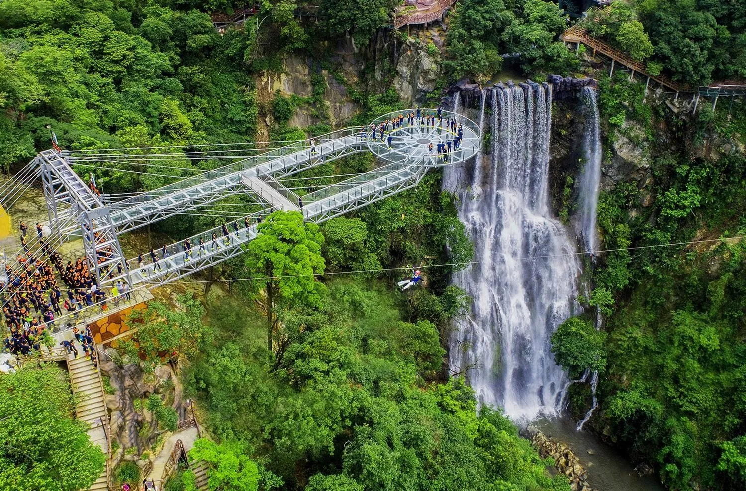 青远玻璃桥旅游景点图在什地方（青远玻璃桥旅游景点）