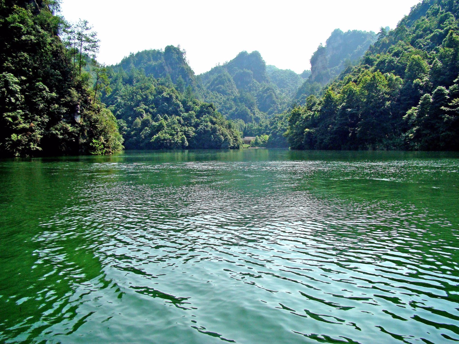 张家界周边有哪些旅游景点（张家界周边旅游景点）