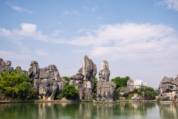 国内有哪些适合体验特色民族风情的旅游景点（民族风情旅游景点）