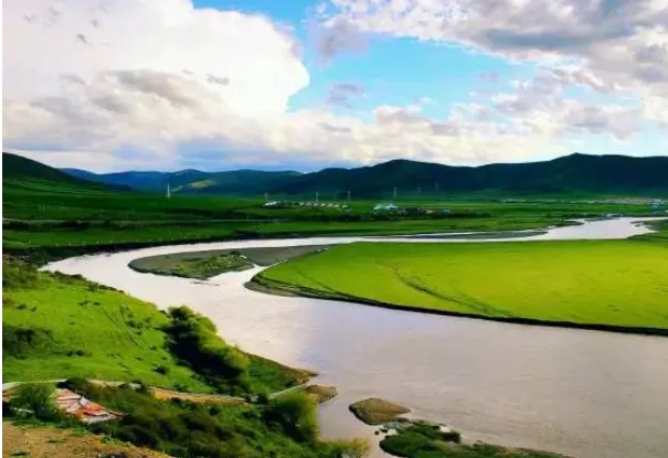 安徽宣城泾县的月亮湾景区要门票吗多少钱漂流要多少钱（四川月亮湾的旅游价格）