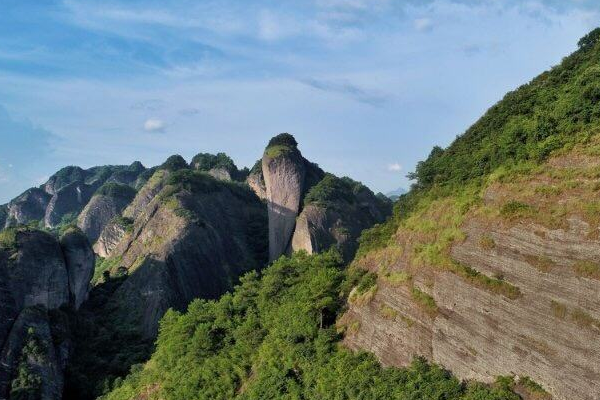 黄桑旅游攻略,绥宁黄桑有哪几个景点游玩要几天住农家是怎样收费的