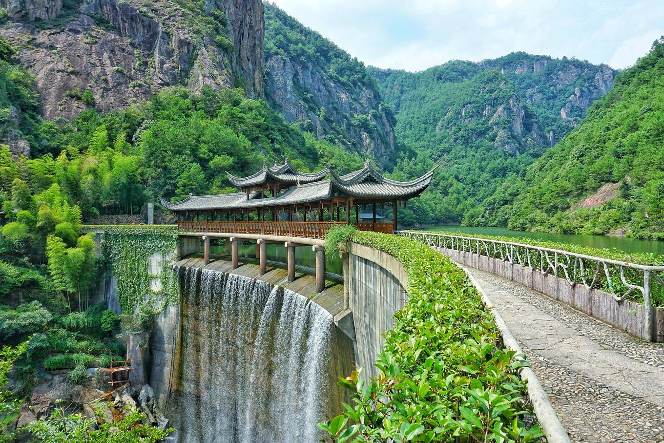 跟团一日游,旅游跟团好还是自己去